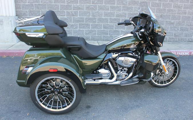 2026 Harley-Davidson® Street Glide 3 Limited OLIV STL MTL/BLK W/ PINSTRI