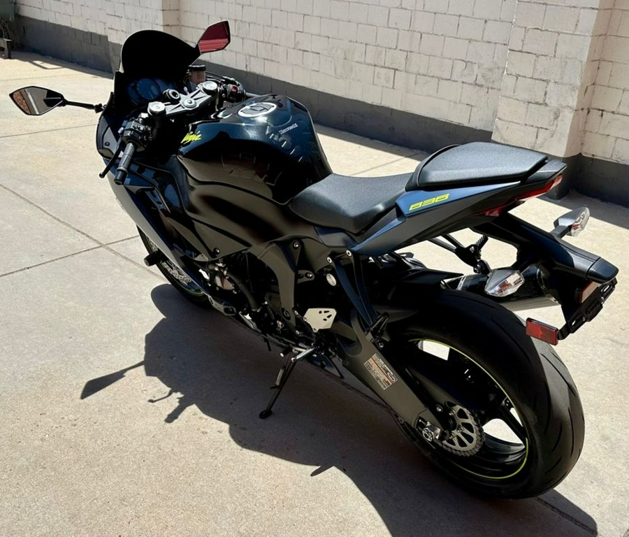 2022 Kawasaki Ninja® ZX™-6R Metallic Matte Twilight Blue/Metallic Diablo Black