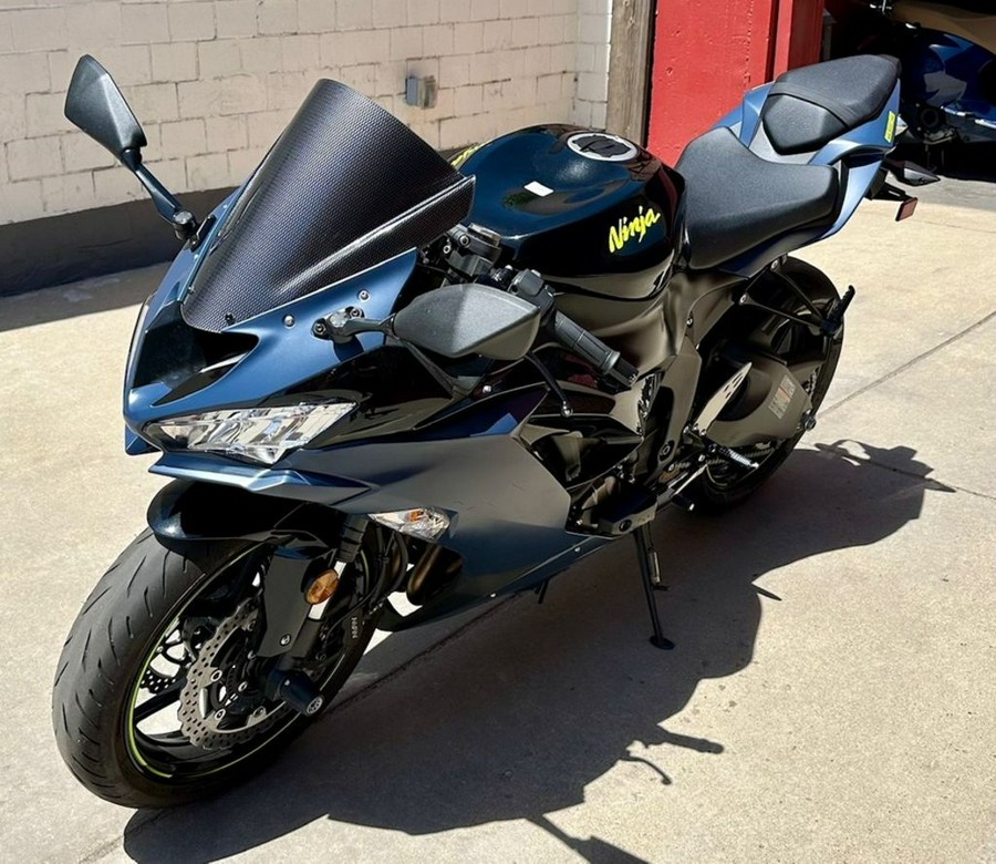 2022 Kawasaki Ninja® ZX™-6R Metallic Matte Twilight Blue/Metallic Diablo Black