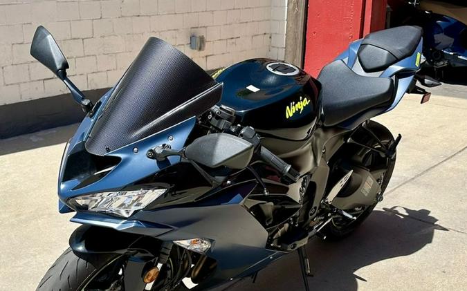 2022 Kawasaki Ninja® ZX™-6R Metallic Matte Twilight Blue/Metallic Diablo Black