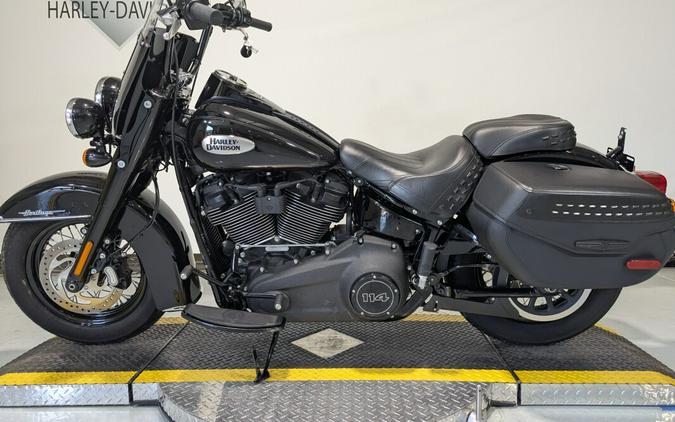 2024 Harley-Davidson® Heritage Classic Vivid Black - Black Finish