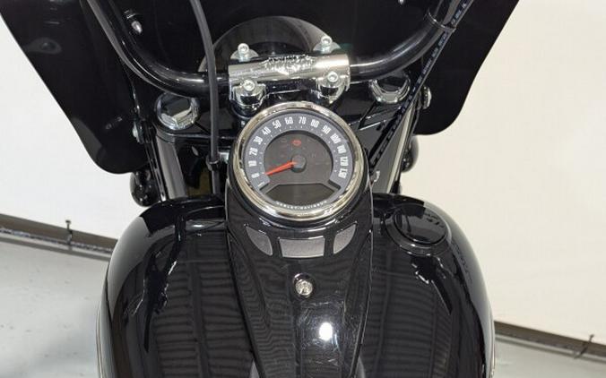 2024 Harley-Davidson® Heritage Classic Vivid Black - Black Finish