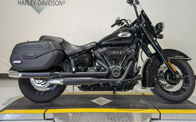 2024 Harley-Davidson® Heritage Classic Vivid Black - Black Finish