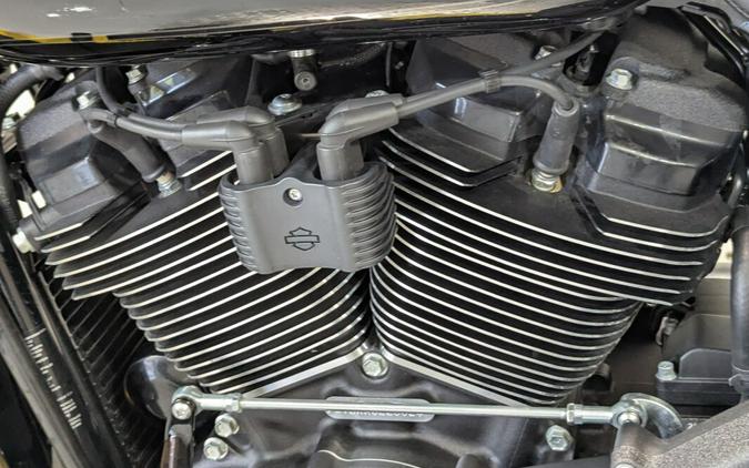 2024 Harley-Davidson® Heritage Classic Vivid Black - Black Finish