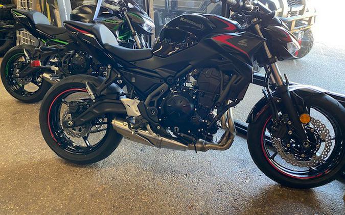 2023 Kawasaki Z650 METALLIC SPARK BLACK / METALLIC FLAT SPARK BLACK