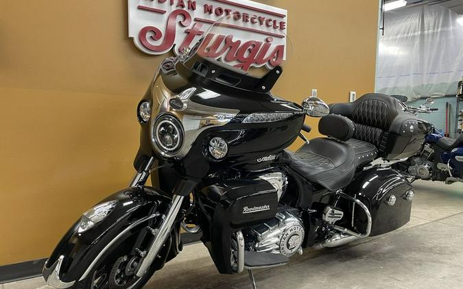 2019 Indian Motorcycle® Roadmaster® Thunder Black