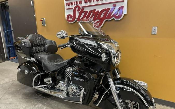 2019 Indian Motorcycle® Roadmaster® Thunder Black