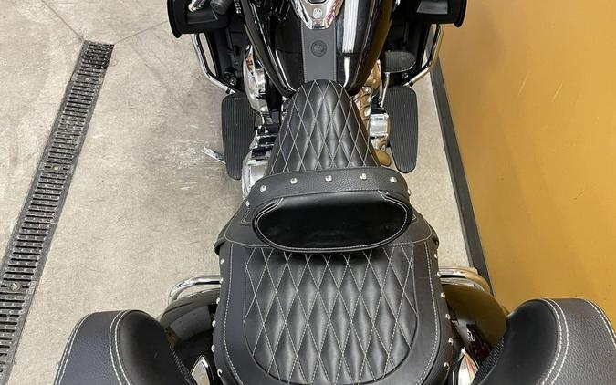 2019 Indian Motorcycle® Roadmaster® Thunder Black
