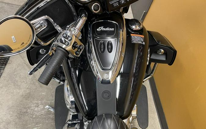 2019 Indian Motorcycle® Roadmaster® Thunder Black