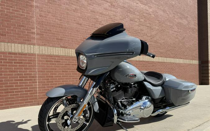 2026 Harley-Davidson® Street Glide® Dark Billiard Gray Chrome Trim