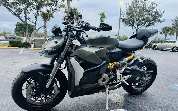 2023 Ducati Streetfighter V2 Storm Green