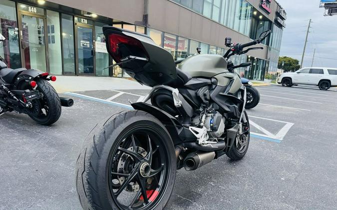 2023 Ducati Streetfighter V2 Storm Green