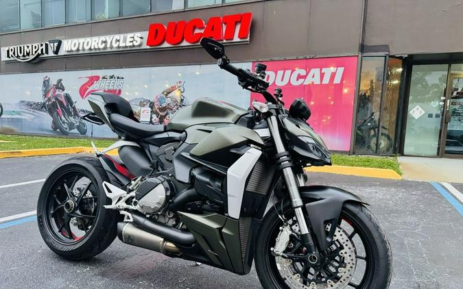 2023 Ducati Streetfighter V2 Storm Green