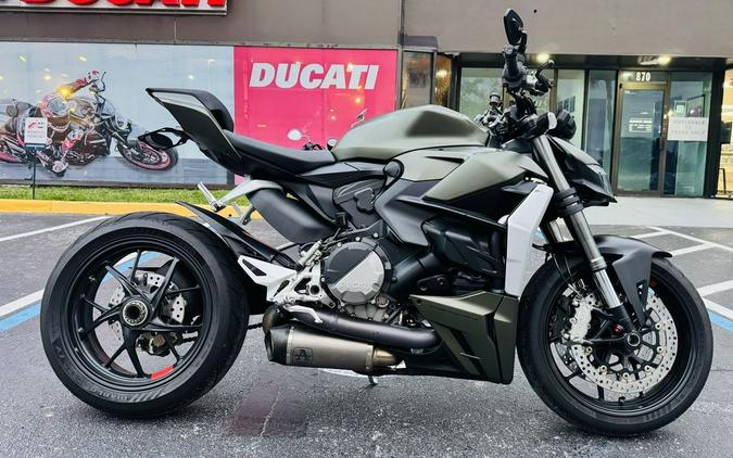 2023 Ducati Streetfighter V2 Storm Green