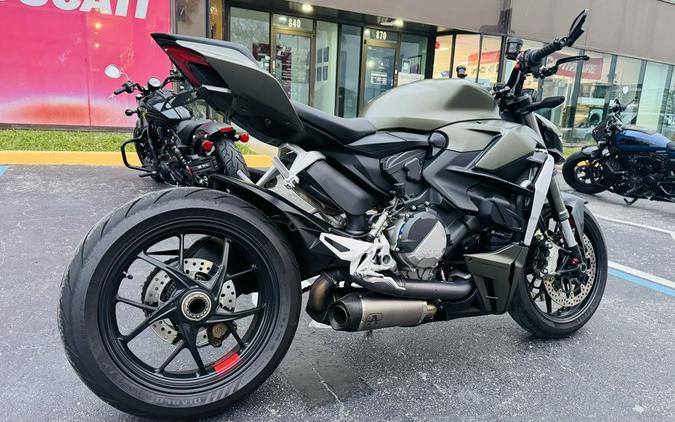 2023 Ducati Streetfighter V2 Storm Green