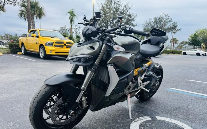 2023 Ducati Streetfighter V2 Storm Green