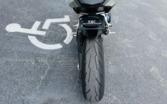 2023 Ducati Streetfighter V2 Storm Green