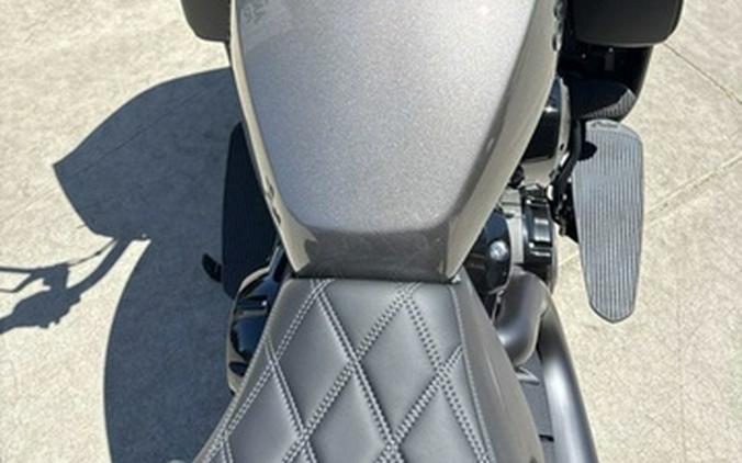 2025 Indian Pursuit Dark Horse 112 w/PowerBand Audio Heavy M