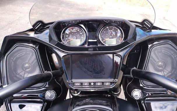 2025 Indian Motorcycle® Challenger® Dark Horse® Black Smoke