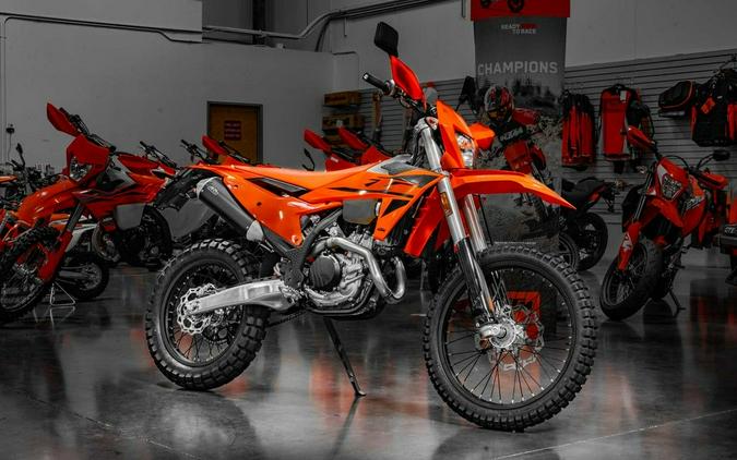 2025 KTM 500 EXC-F Six Days First Look [Fast Facts; 15 Photos]