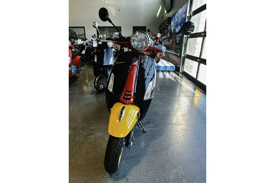 2023 Vespa Primavera 150 Disney Mickey Mouse