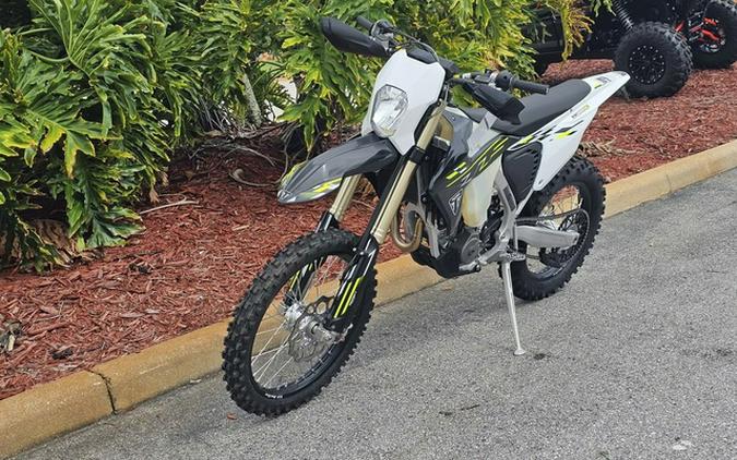 2026 Triumph TF 250-E Jet Black/Pure White 250-E