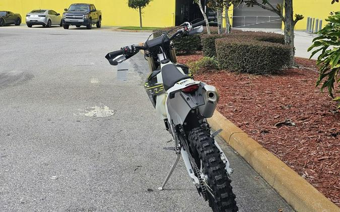 2026 Triumph TF 250-E Jet Black/Pure White 250-E