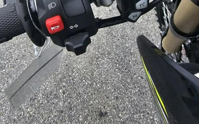 2026 Triumph TF 250-E Jet Black/Pure White 250-E