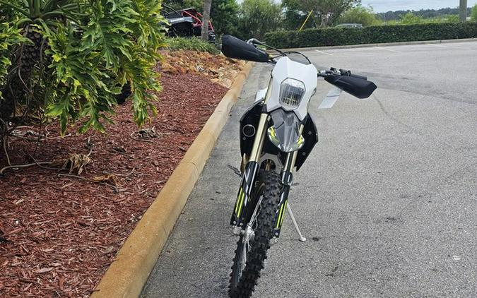 2026 Triumph TF 250-E Jet Black/Pure White 250-E