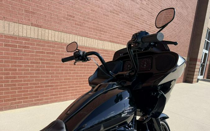 2026 Harley-Davidson® Road Glide® Vivid Black Black Trim
