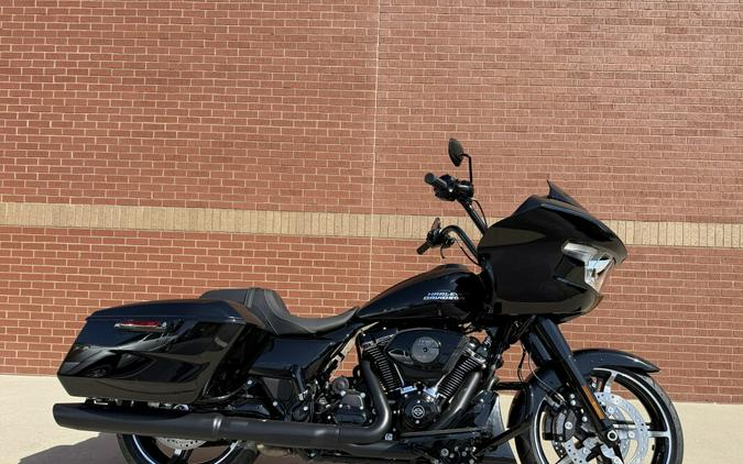2026 Harley-Davidson® Road Glide® Vivid Black Black Trim