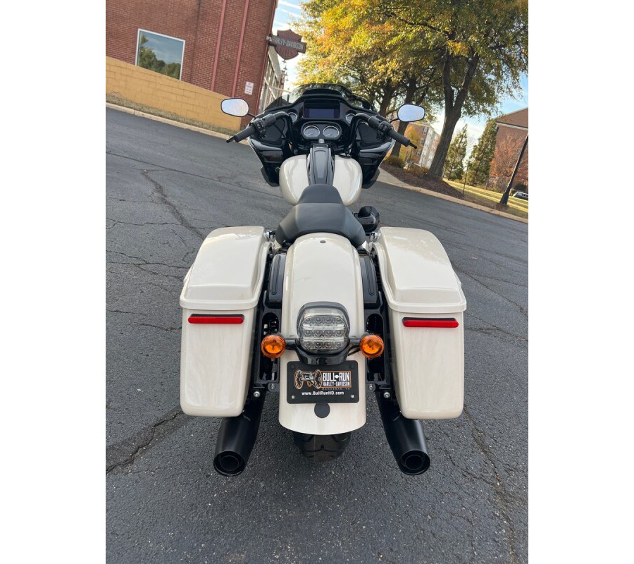 2023 FLTRXST Road Glide® ST in White Sand Pearl