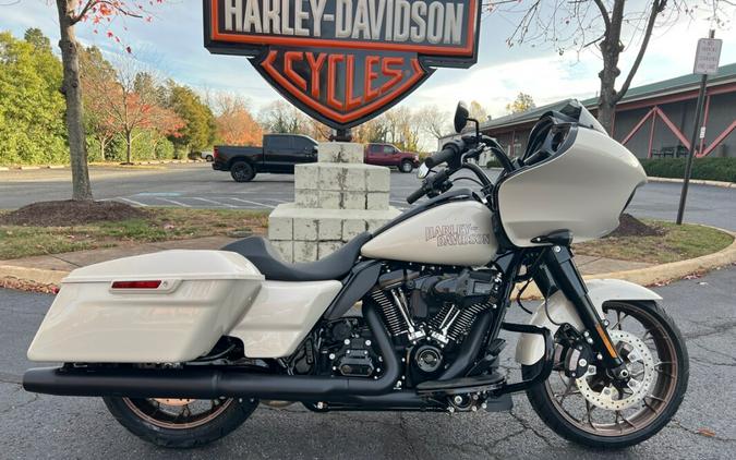 2023 FLTRXST Road Glide® ST in White Sand Pearl