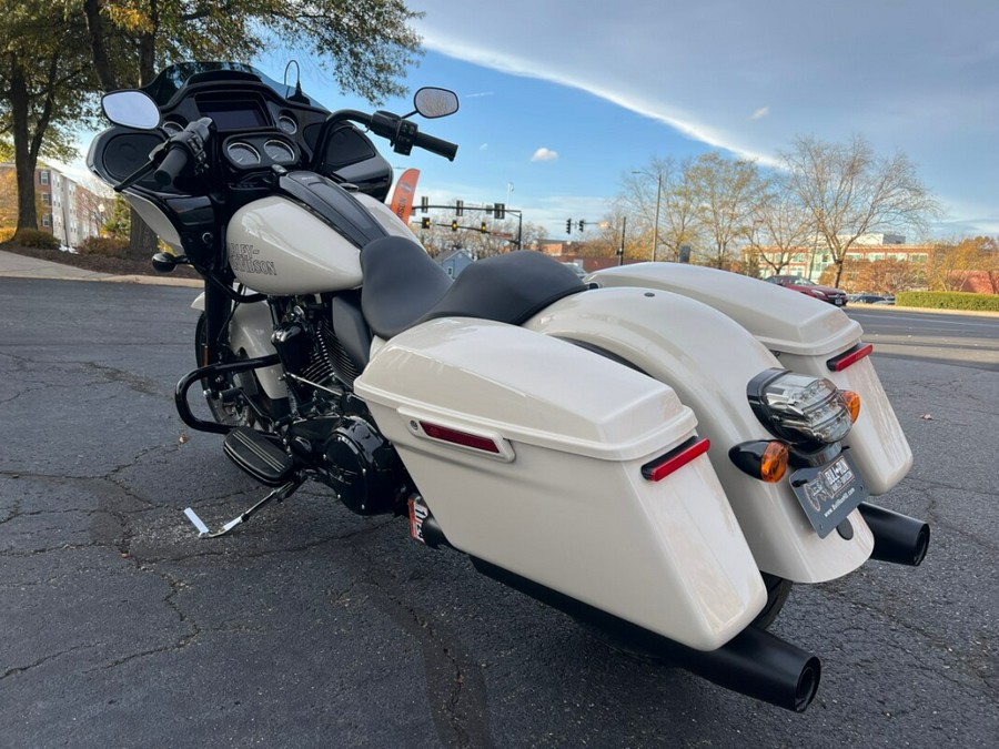 2023 FLTRXST Road Glide® ST in White Sand Pearl