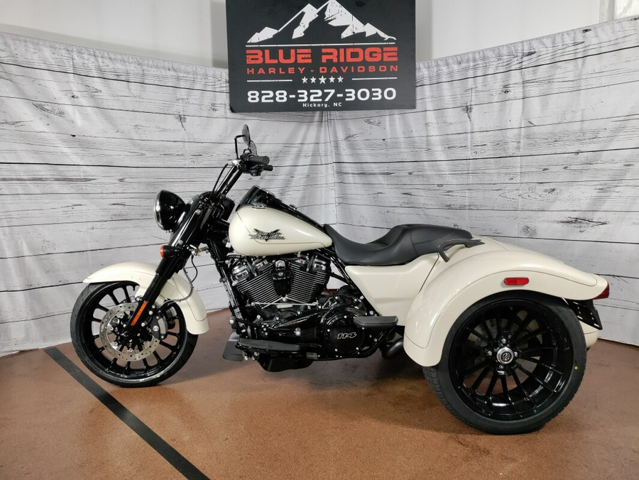 2023 Harley-Davidson Freewheeler White Sand Pearl