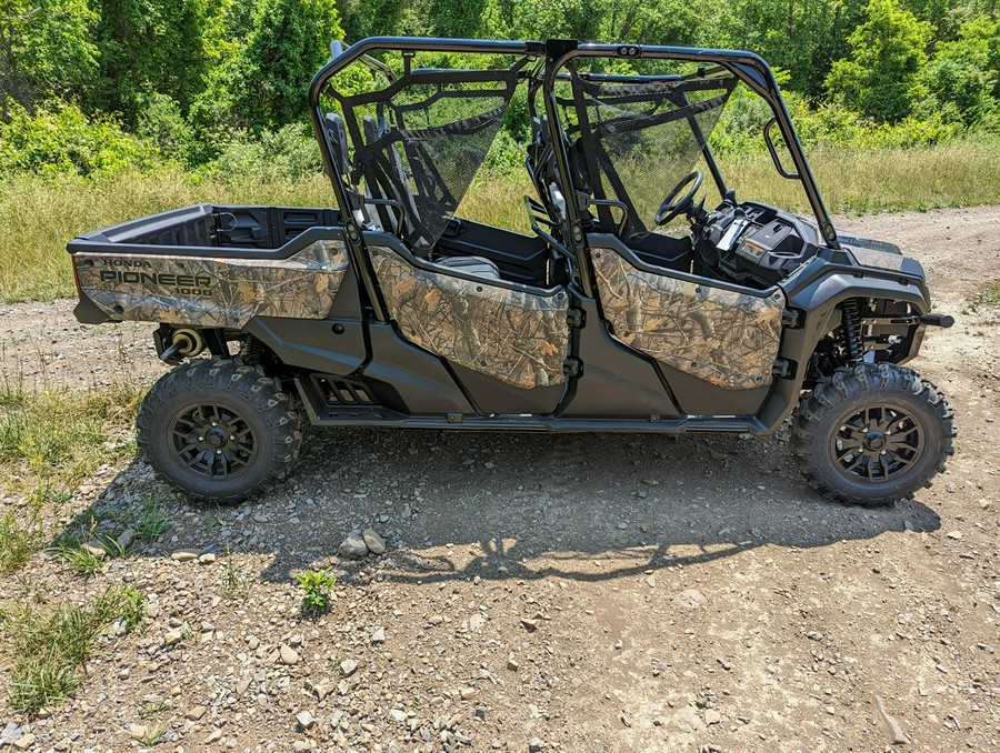 2023 Honda Pioneer 1000-6 Deluxe Crew