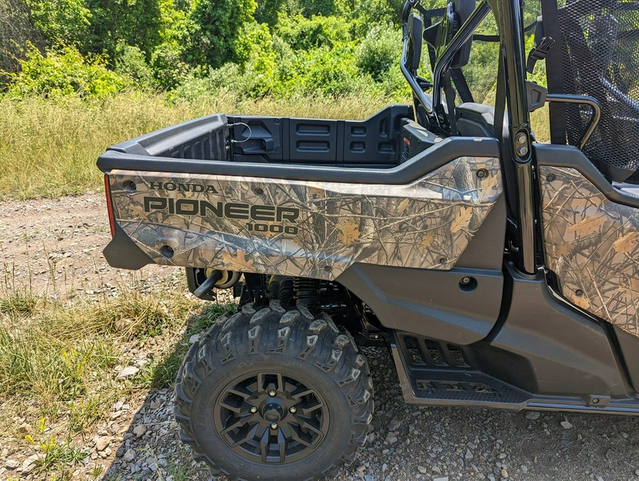 2023 Honda Pioneer 1000-6 Deluxe Crew