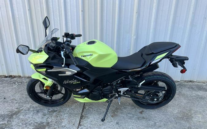 2026 Kawasaki Ninja 500 ABS Metallic Yellowish Green/Ebony
