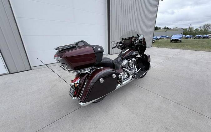 2021 Indian Motorcycle® Roadmaster® Maroon Metallic/Crimson Metallic