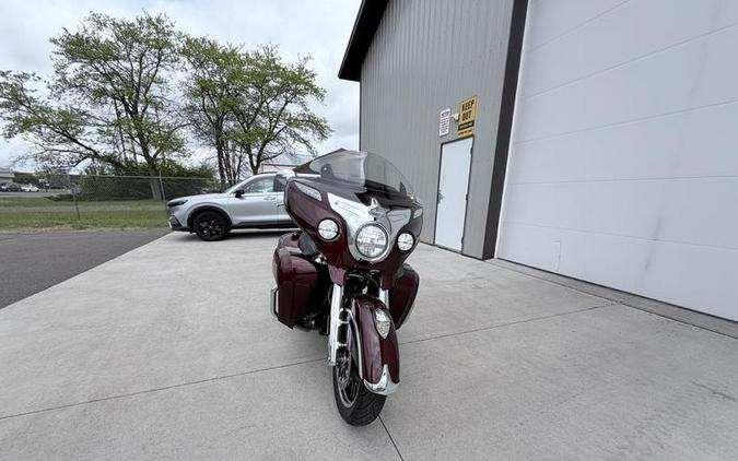 2021 Indian Motorcycle® Roadmaster® Maroon Metallic/Crimson Metallic