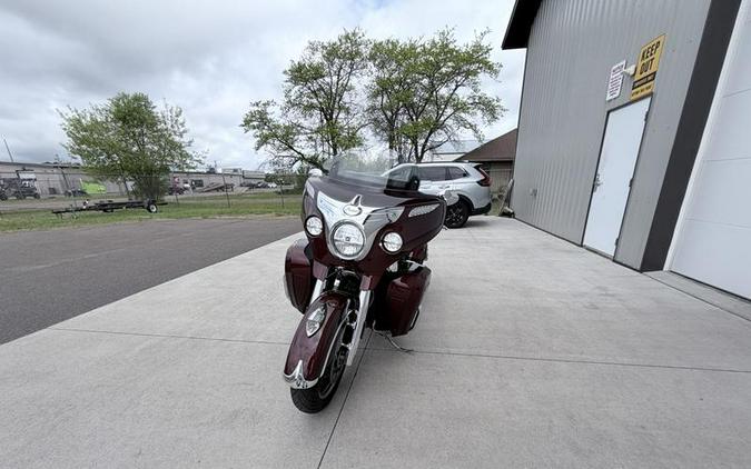2021 Indian Motorcycle® Roadmaster® Maroon Metallic/Crimson Metallic