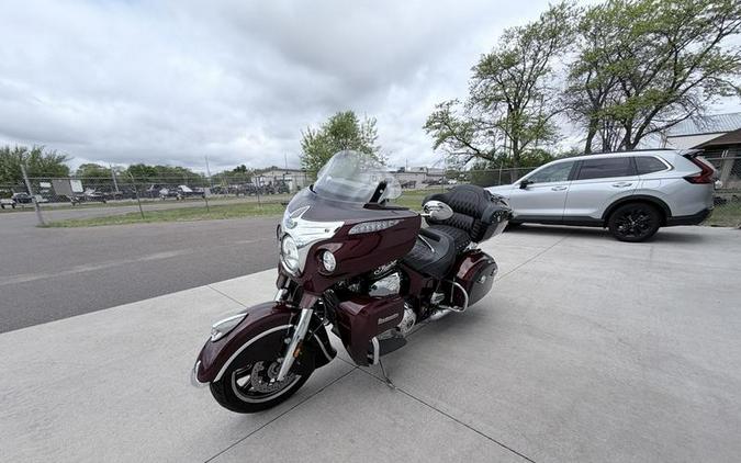 2021 Indian Motorcycle® Roadmaster® Maroon Metallic/Crimson Metallic