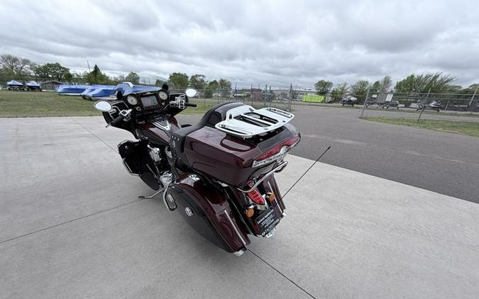 2021 Indian Motorcycle® Roadmaster® Maroon Metallic/Crimson Metallic
