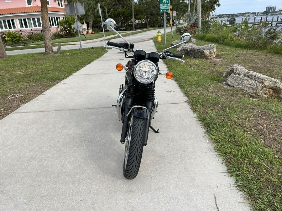 2023 Triumph Bonneville T120 Cordovan Red/Silver Ice