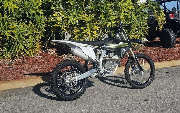2026 Triumph TF 450-X Jet Black/Pure White 450-X