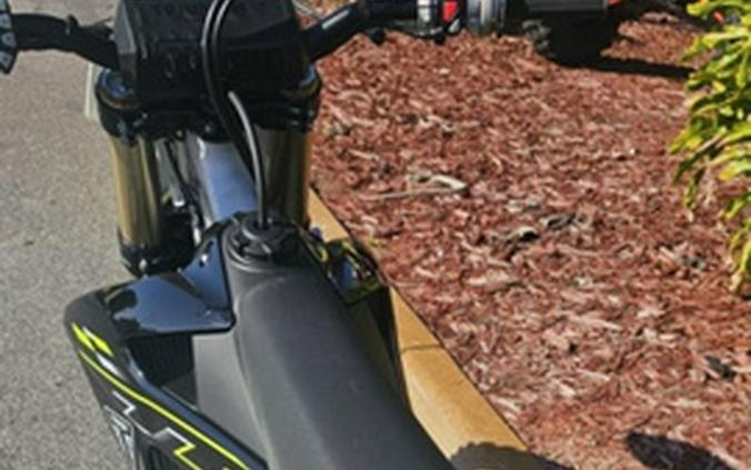 2026 Triumph TF 450-X Jet Black/Pure White 450-X