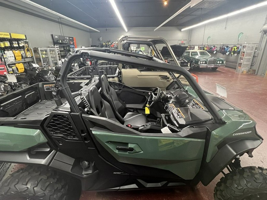 2023 Can-Am® Commander DPS 700