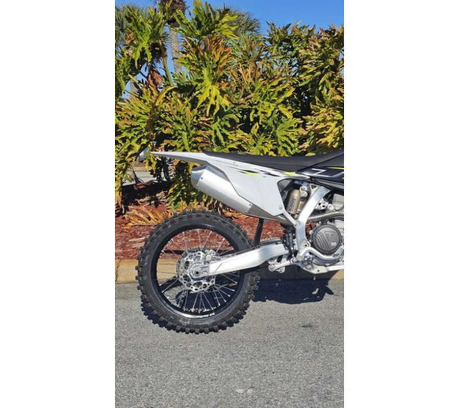 2026 Triumph TF 250-X Jet Black/Pure White 250-X