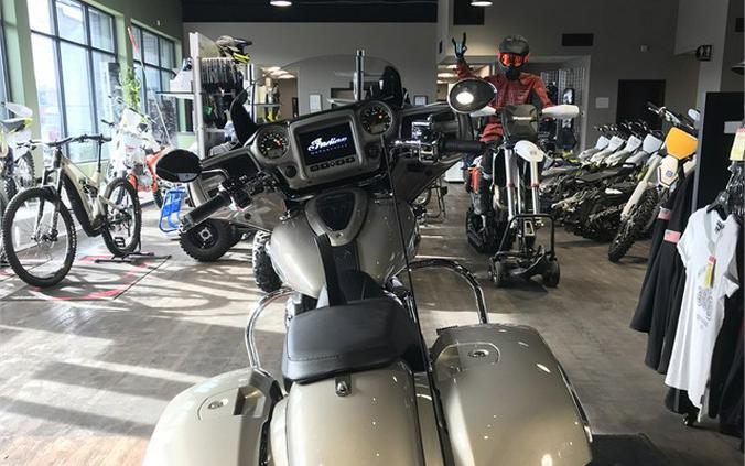 2023 Indian Motorcycle CHIEFTAIN LIMITED, SILVER QUARTZ MTLC, 49ST