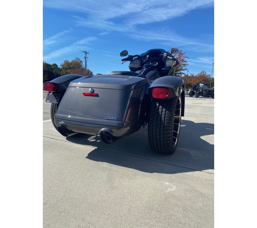 2023 Harley-Davidson® Road Glide® 3 Gray Haze - Black Finish